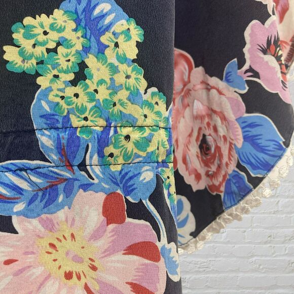 Yumi Kim Shacara Silk Blouse S Floral Crochet Trim Cinched Waist V-Neck - Picture 12 of 16